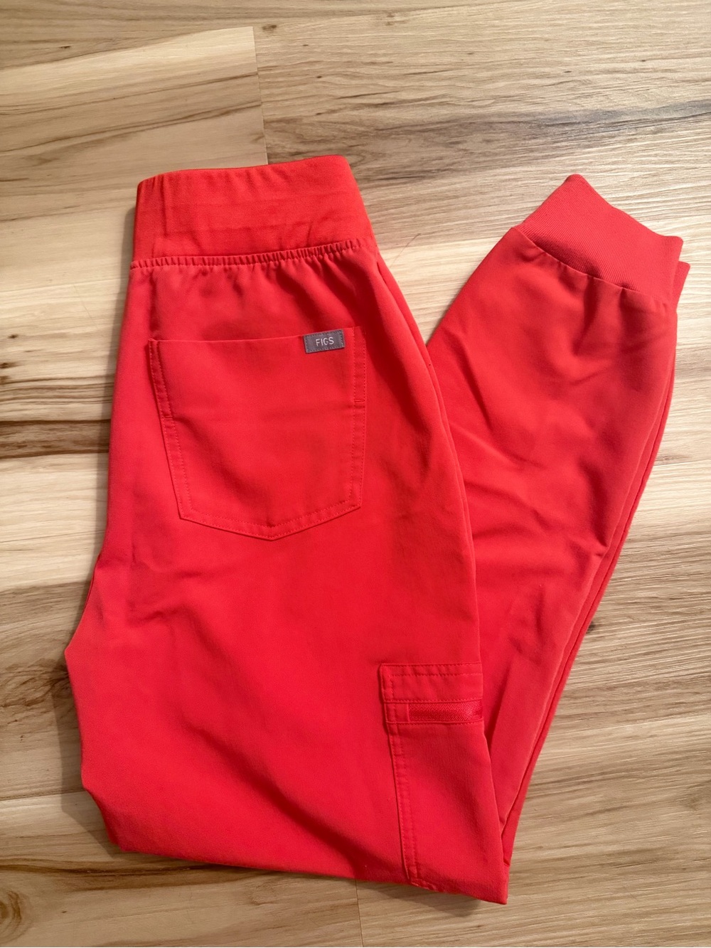 FIGS High Waisted Zamora Jogger Scrub Pants S Pop Red W22SW2012 EUC LIKE NEW